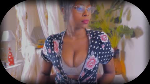 Bellah Blakes-Sarah Scrumptious Lee online show from November 7, 2025, 3:39 am