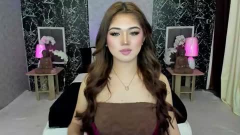 Bella online show from November 3, 2025, 3:08 am