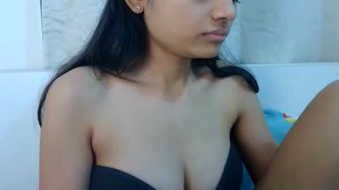 bellacrystall online show from January 16, 2026, 5:11 am