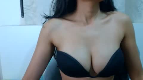 bellacrystall online show from March 28, 2026, 4:39 pm