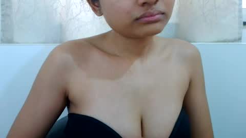 Snapshot of bellacrystall chatting on June 16, 2026, 7:22 am bellacrystall online show from June 16, 2026, 7:22 am