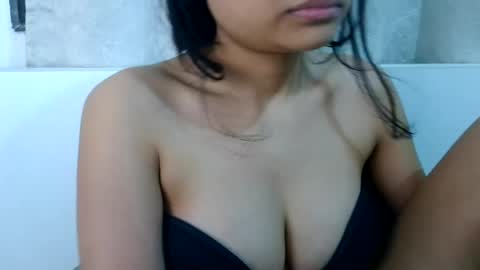 Snapshot of bellacrystall chatting on July 15, 2026, 7:52 pm bellacrystall online show from July 15, 2026, 7:52 pm