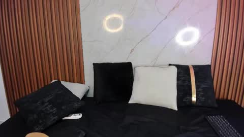 Snapshot of belladuboiss_ chatting on December 5, 2024, 11:49 am belladuboiss_ online show from December 5, 2024, 11:49 am