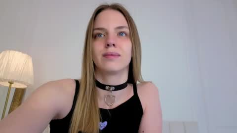 Bella online show from May 19, 2026, 1:22 am