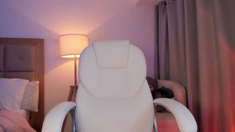 Bella Mia online show from October 11, 2025, 3:50 am