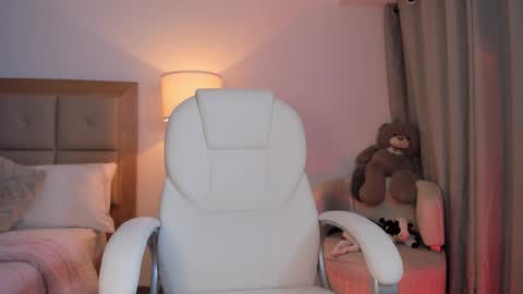 Bella Mia online show from October 16, 2025, 1:17 am