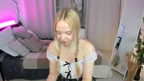 Bella online show from October 16, 2025, 10:11 pm