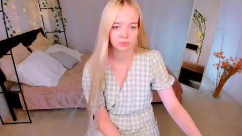 Bella online show from May 19, 2026, 10:05 pm