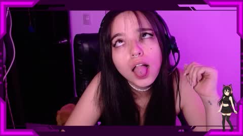 Snapshot of bellamoteluna chatting on October 28, 2025, 1:31 am Bella Monteluna online show from October 28, 2025, 1:31 am