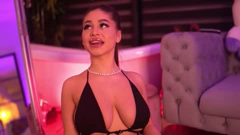 Bella online show from December 19, 2025, 6:48 pm