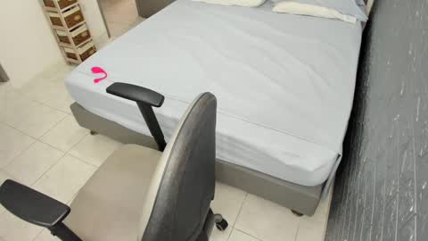 Snapshot of bellaprettty chatting on October 4, 2025, 3:10 pm Bella Angelycal online show from October 4, 2025, 3:10 pm