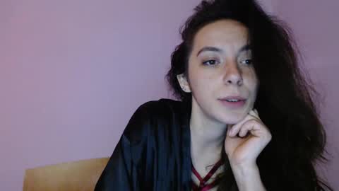 bellaqueen0701 online show from February 19, 2025, 10:31 pm