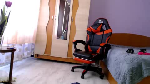 bellaqueen0701 online show from March 10, 2025, 7:32 am