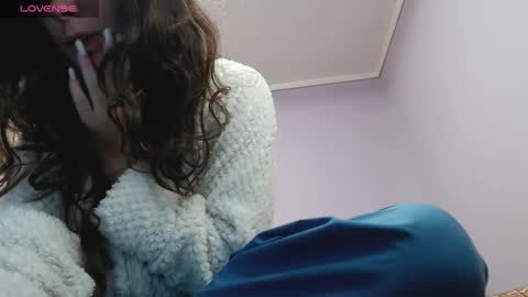 bellaqueen0701 online show from September 22, 2025, 4:03 am