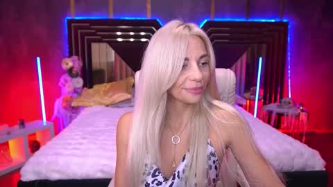 Bella online show from October 27, 2025, 9:30 pm