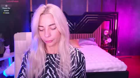 Bella online show from November 28, 2025, 7:44 am