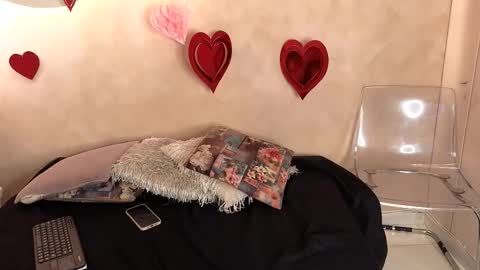 bellarooux online show from March 3, 2026, 11:49 am