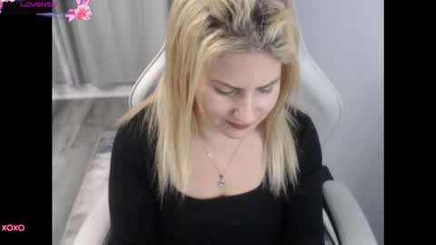 Snapshot of bellastar84 chatting on October 17, 2025, 12:41 pm Starr40 online show from October 17, 2025, 12:41 pm