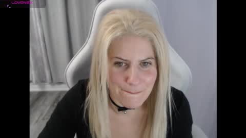 Snapshot of bellastar84 chatting on October 30, 2025, 1:18 am Starr40 online show from October 30, 2025, 1:18 am