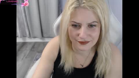 Snapshot of bellastar84 chatting on November 17, 2025, 12:22 pm Starr40 online show from November 17, 2025, 12:22 pm