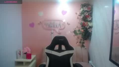 Snapshot of bellatrix_ch chatting on July 5, 2026, 12:56 pm Bella online show from July 5, 2026, 12:56 pm
