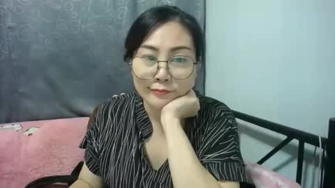 Bella online show from November 11, 2025, 9:31 am