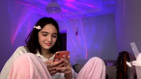 Nicole online show from April 26, 2026, 1:20 pm