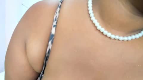 Snapshot of belle_brunette chatting on September 26, 2025, 10:36 pm belle online show from September 26, 2025, 10:36 pm