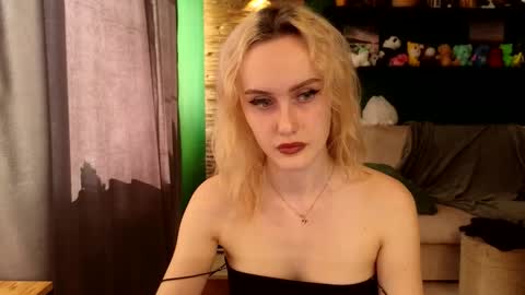 Belle online show from September 14, 2025, 6:23 am