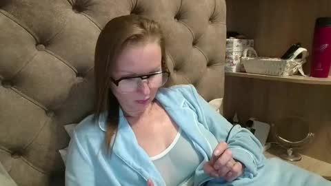 Amelia online show from October 5, 2025, 5:44 pm