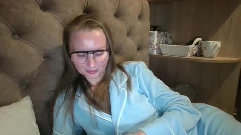 Amelia online show from October 16, 2025, 5:14 pm