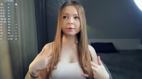 Bella online show from October 5, 2025, 6:17 pm