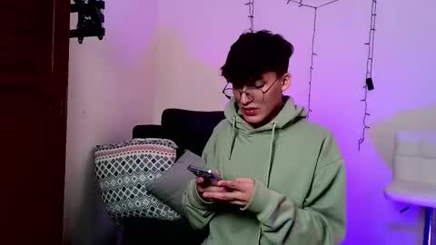 Neon online show from November 12, 2025, 11:21 am