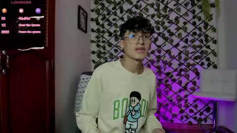 Neon online show from December 22, 2025, 7:11 pm