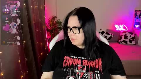 Snapshot of bellybooxo chatting on November 18, 2025, 6:23 pm LinaBoo online show from November 18, 2025, 6:23 pm