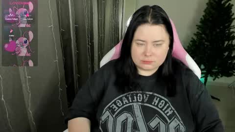 LinaBoo online show from January 19, 2026, 4:27 am