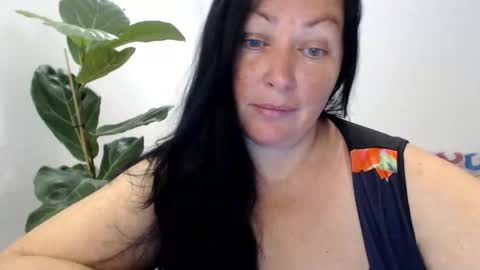 Snapshot of beluckynow chatting on October 16, 2025, 10:49 am beluckynow online show from October 16, 2025, 10:49 am