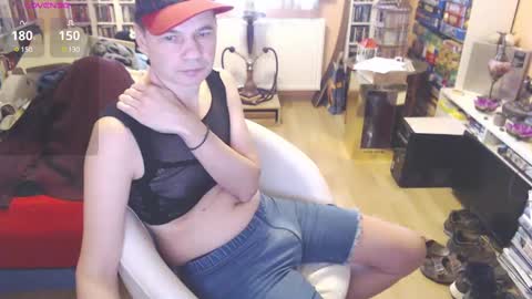 Snapshot of benijamin chatting on February 6, 2025, 12:16 pm benijamin online show from February 6, 2025, 12:16 pm