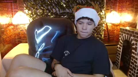 Snapshot of benjamintwink1 chatting on December 17, 2024, 8:32 pm BENJAMIN online show from December 17, 2024, 8:32 pm
