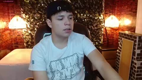 Snapshot of benjamintwink1 chatting on December 19, 2024, 7:29 pm BENJAMIN online show from December 19, 2024, 7:29 pm