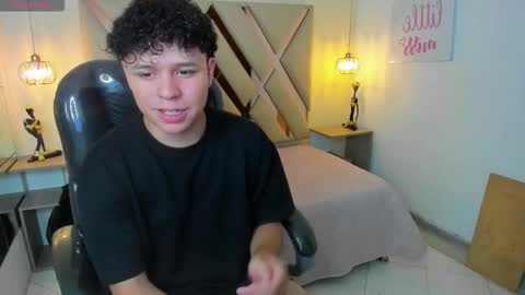 Snapshot of benjamintwink1 chatting on September 10, 2025, 9:04 pm BENJAMIN online show from September 10, 2025, 9:04 pm