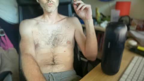 Snapshot of benjdean chatting on June 23, 2026, 10:57 am benjdean online show from June 23, 2026, 10:57 am
