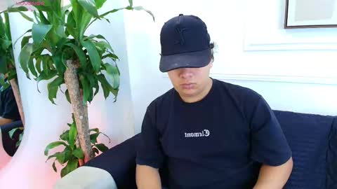 Snapshot of bennett_alejoo chatting on October 1, 2025, 6:36 pm bennett_alejoo online show from October 1, 2025, 6:36 pm