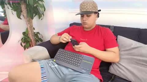 Snapshot of bennett_alejoo chatting on October 5, 2025, 6:28 pm bennett_alejoo online show from October 5, 2025, 6:28 pm