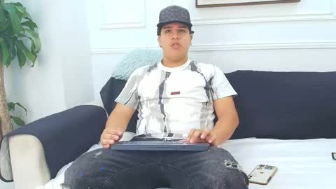 Snapshot of bennett_alejoo chatting on October 11, 2025, 6:39 pm bennett_alejoo online show from October 11, 2025, 6:39 pm