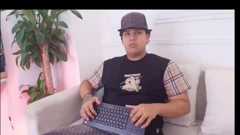 Snapshot of bennett_alejoo chatting on November 3, 2025, 6:31 pm bennett_alejoo online show from November 3, 2025, 6:31 pm