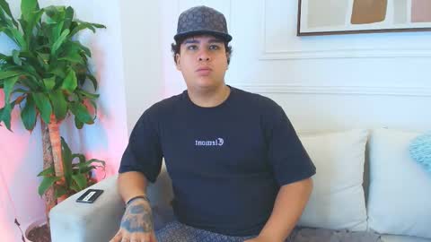 Snapshot of bennett_alejoo chatting on November 4, 2025, 7:02 pm bennett_alejoo online show from November 4, 2025, 7:02 pm