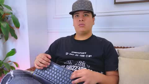 bennett_alejoo online show from March 31, 2026, 7:03 pm