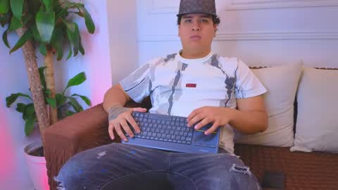 bennett_alejoo online show from April 2, 2026, 6:16 pm