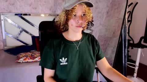 benny_wilson online show from November 8, 2025, 4:01 am